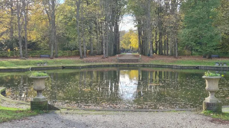 Landgoed Beeckestijn / Tuinmuur met speelhuisjes exterior
