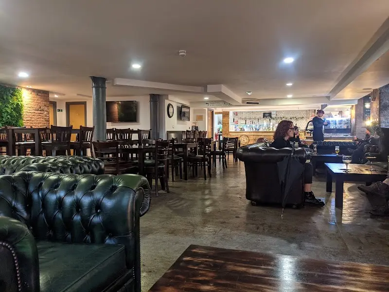 Hetherington's Cafe Bar exterior