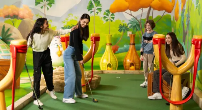 Angry Birds Mini Golf exterior