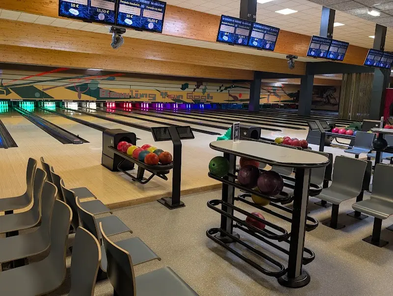 Bowling & Billards Van Gogh exterior