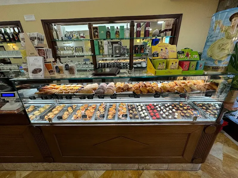 Caffè & Pasticceria dell'Ussero dal 1775 exterior