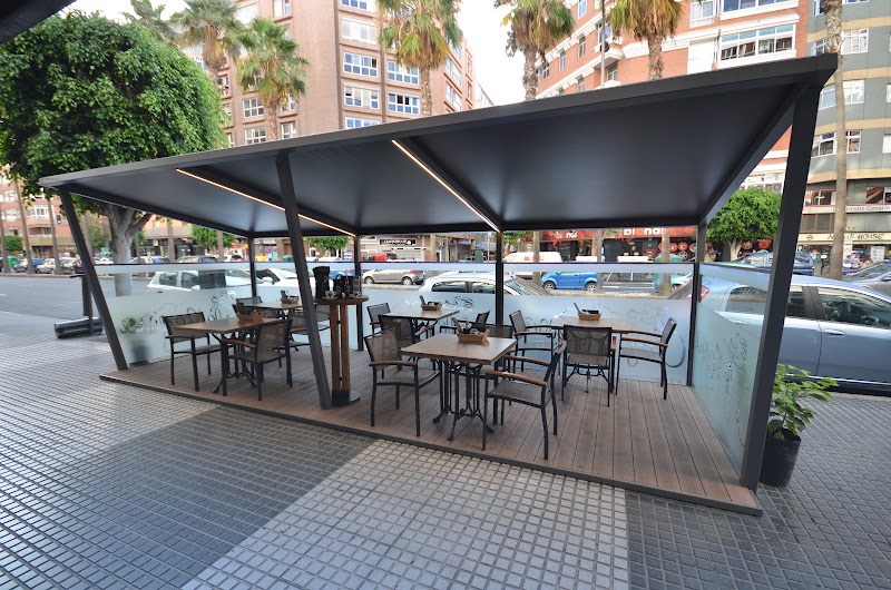 Café Regina Mesa y López exterior