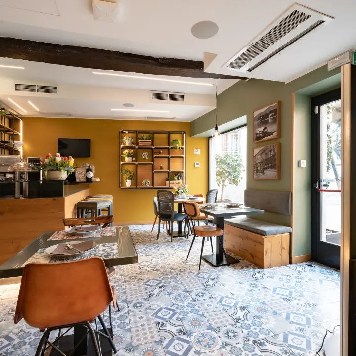 Avenue Bistrot exterior