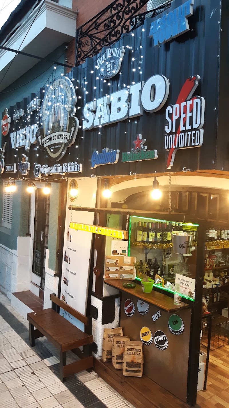 Viejo Sabio - Almacén de bebidas & Delicatessen exterior