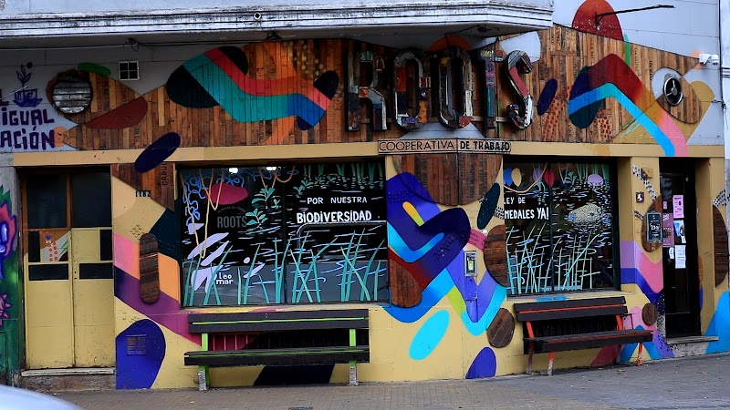 Roots Pizza exterior