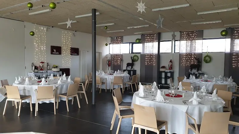 Sportrestaurant im Neckarpark exterior