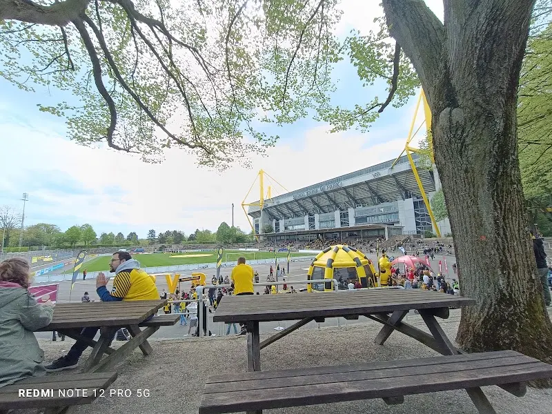 Biergarten im Stadion Rote Erde exterior
