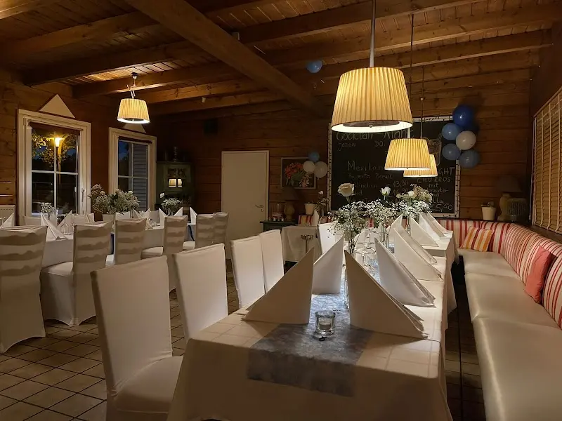 Chuky's exterior