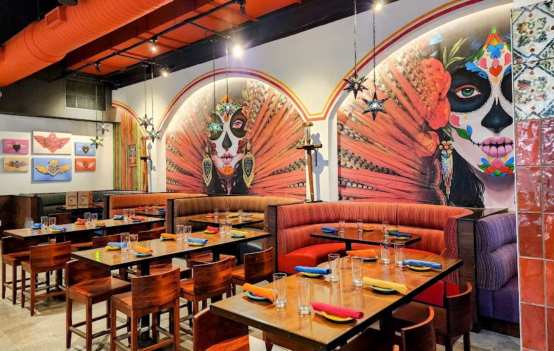 Dos Caminos exterior