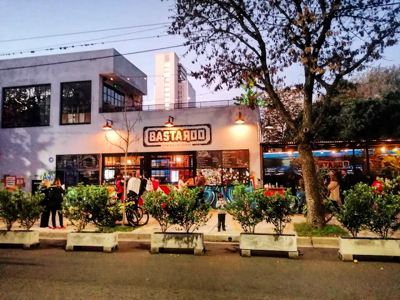 Bastardo (bar & comida callejera) exterior