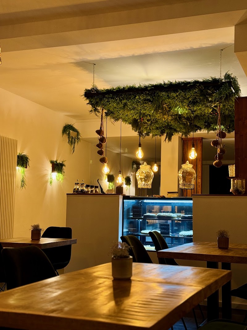 9 TO 5 - Café & Brunch exterior