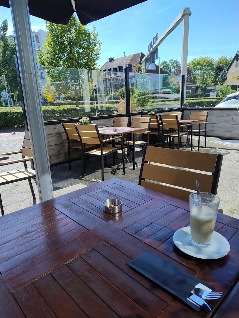 Restaurant WKNDS exterior