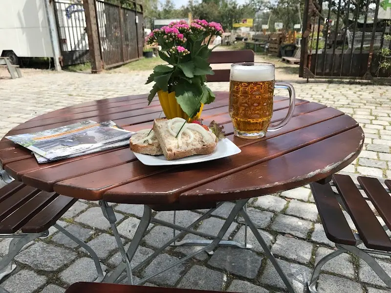 Kulturinsel-Biergarten exterior