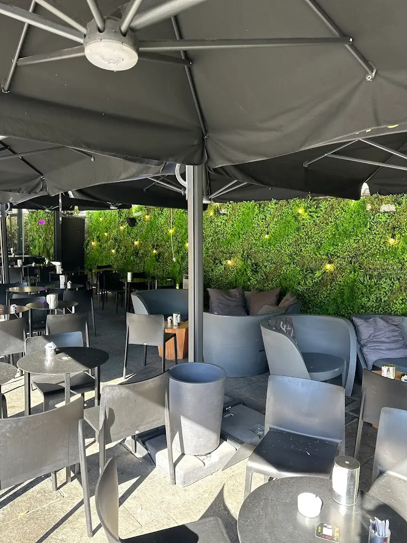 Peter Pan wine bar exterior