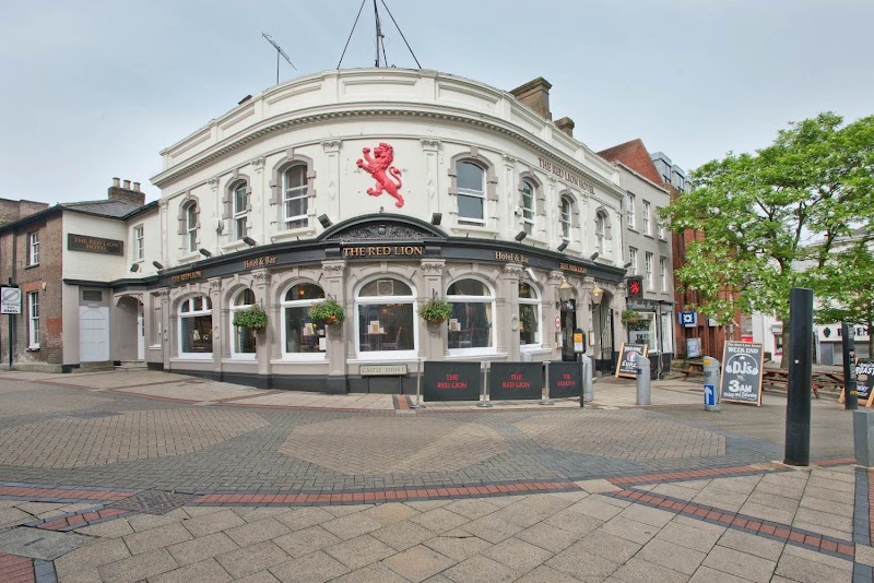 The Red Lion Luton exterior