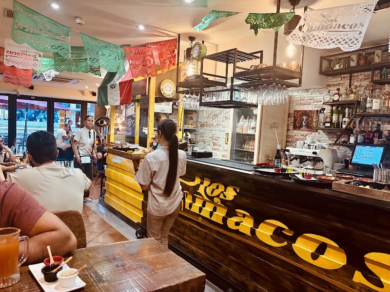 LOS CHAMACOS Taquería Mexicana exterior