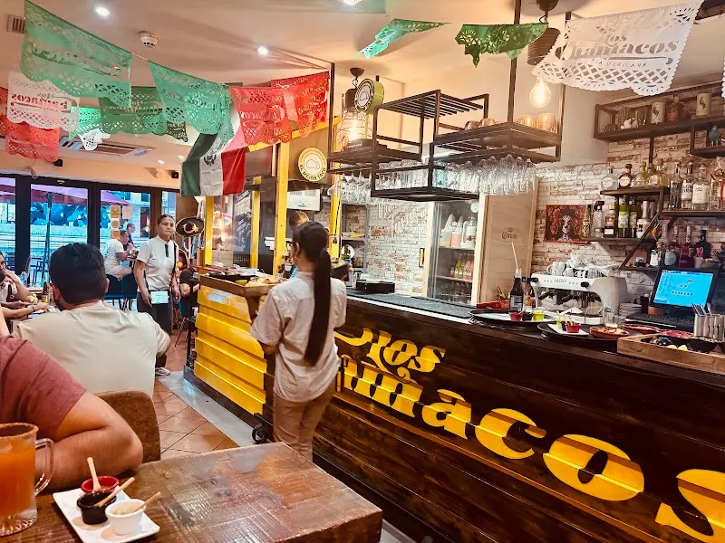 LOS CHAMACOS Taquería Mexicana exterior