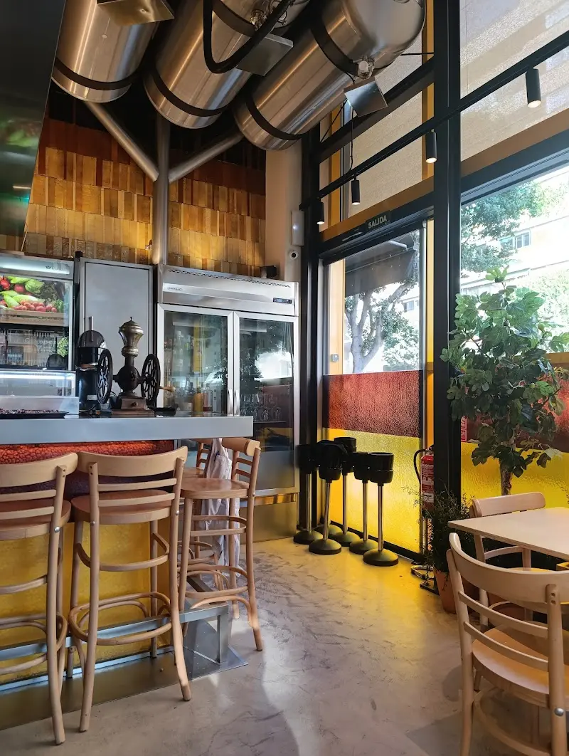 Bar Cremaet exterior