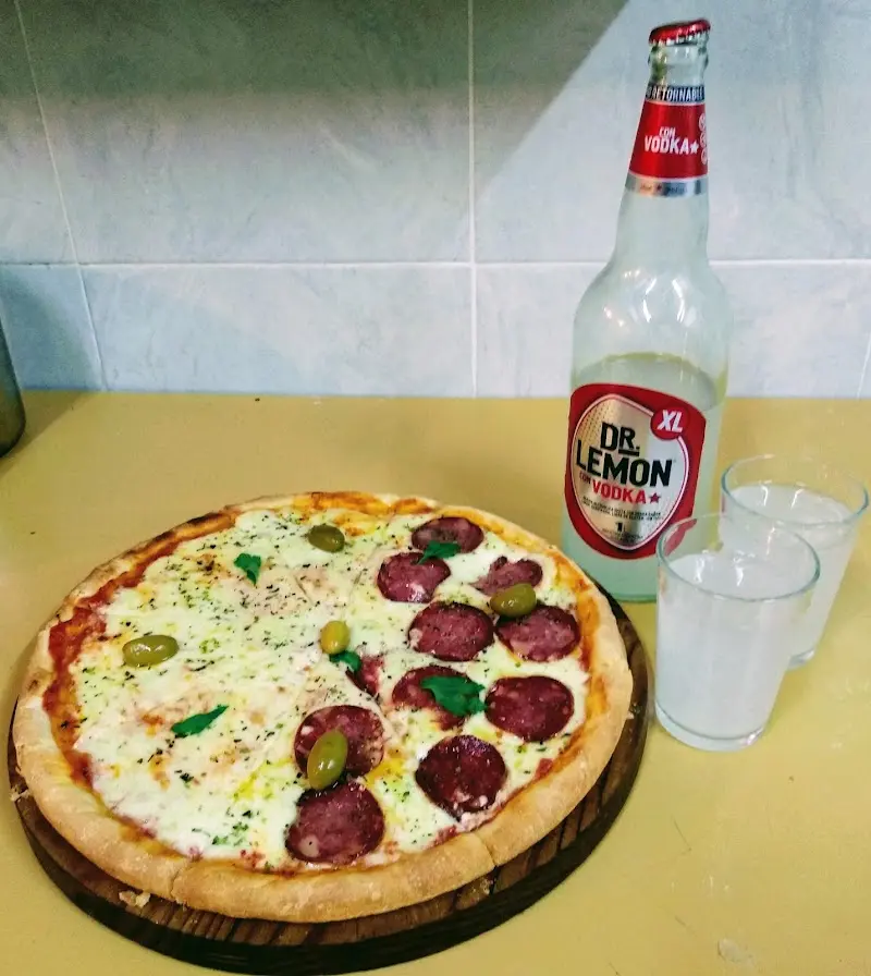 KIOSCO Y PIZZERÍA LA ROTONDA exterior