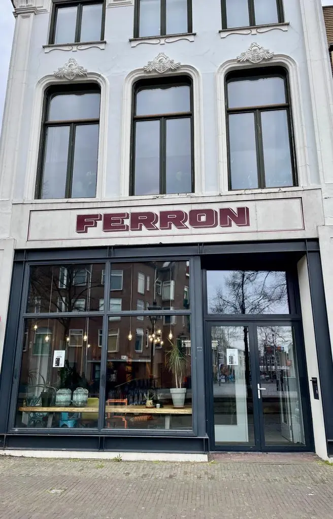 Ferron exterior