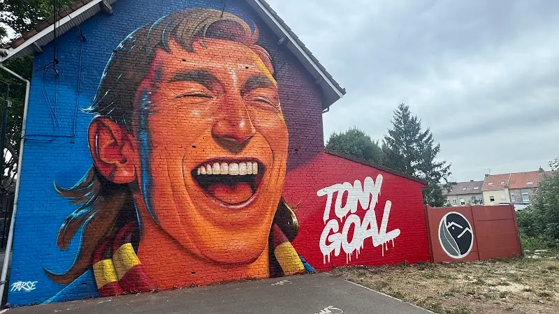 Streetart du pont Césarine exterior
