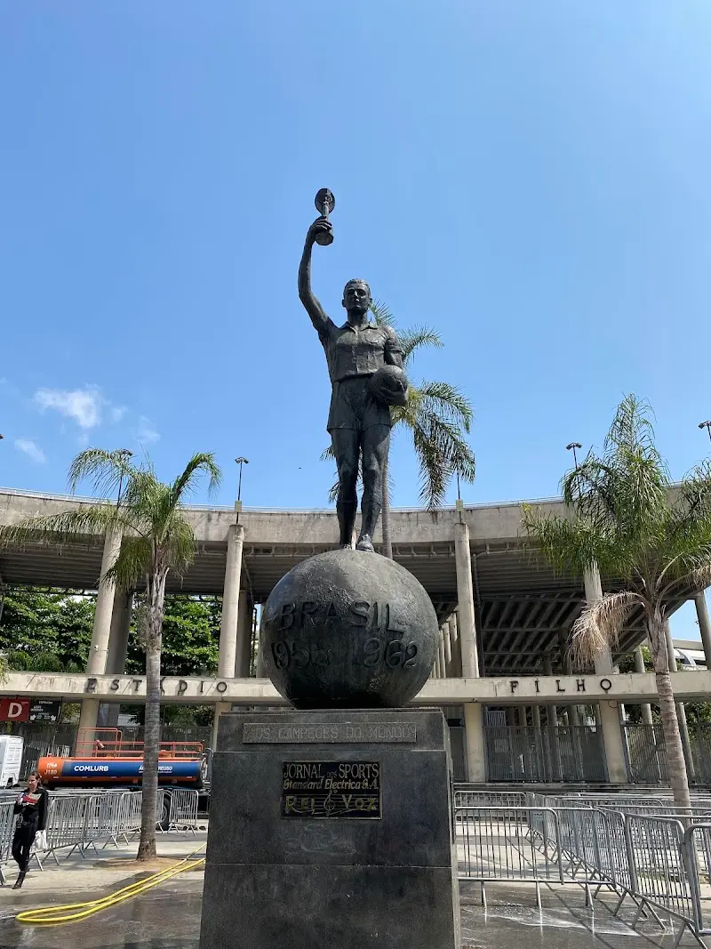 Estátua do Bellini exterior