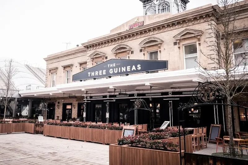 The Three Guineas, Reading exterior