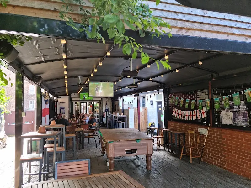 The Coach & Horses exterior
