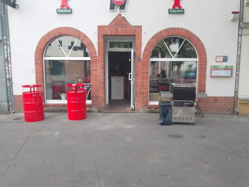 Tusches Kick and Rush exterior