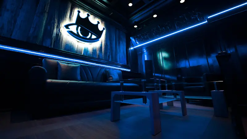 LORD LIFE Lounge Pub exterior