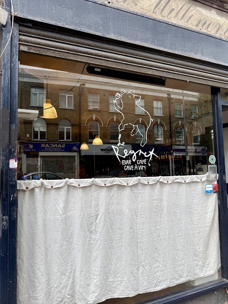 Le Regret exterior