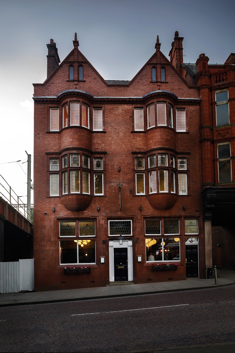 The Swan & Railway Hotel exterior