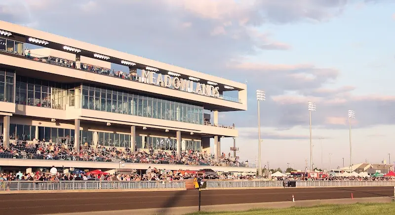 Meadowlands Racing & Entertainment exterior
