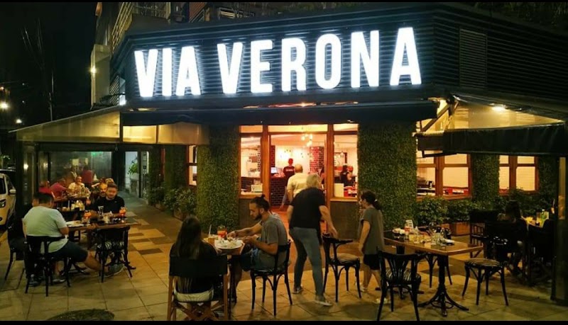 Via Verona Caffé y pizza napoletana exterior