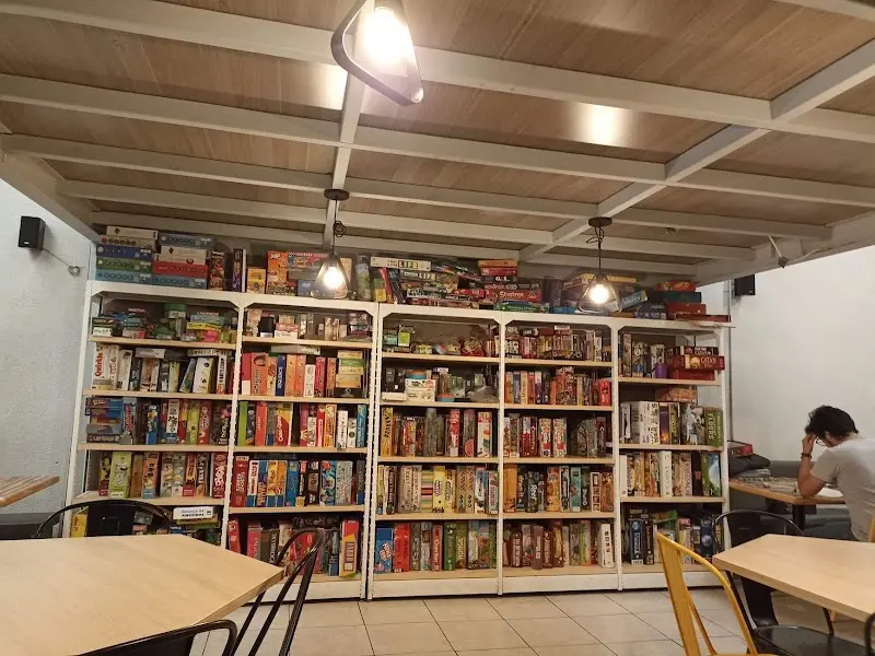🎲 La Caravana Juegos de Mesa - Parque Hundido exterior