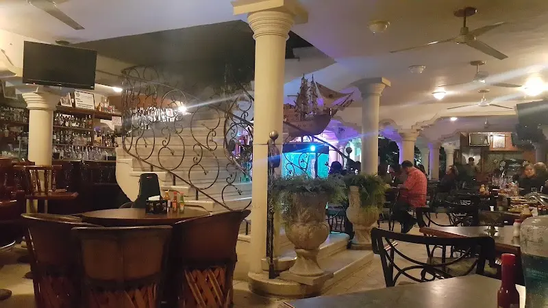 Restaurant cupulas bar exterior