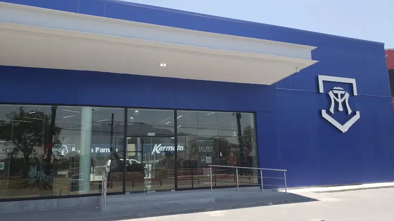 Sultanes Store exterior