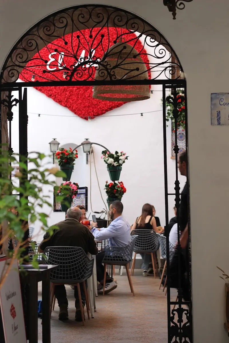 Taberna El Abanico Patio - Tapas Córdoba exterior
