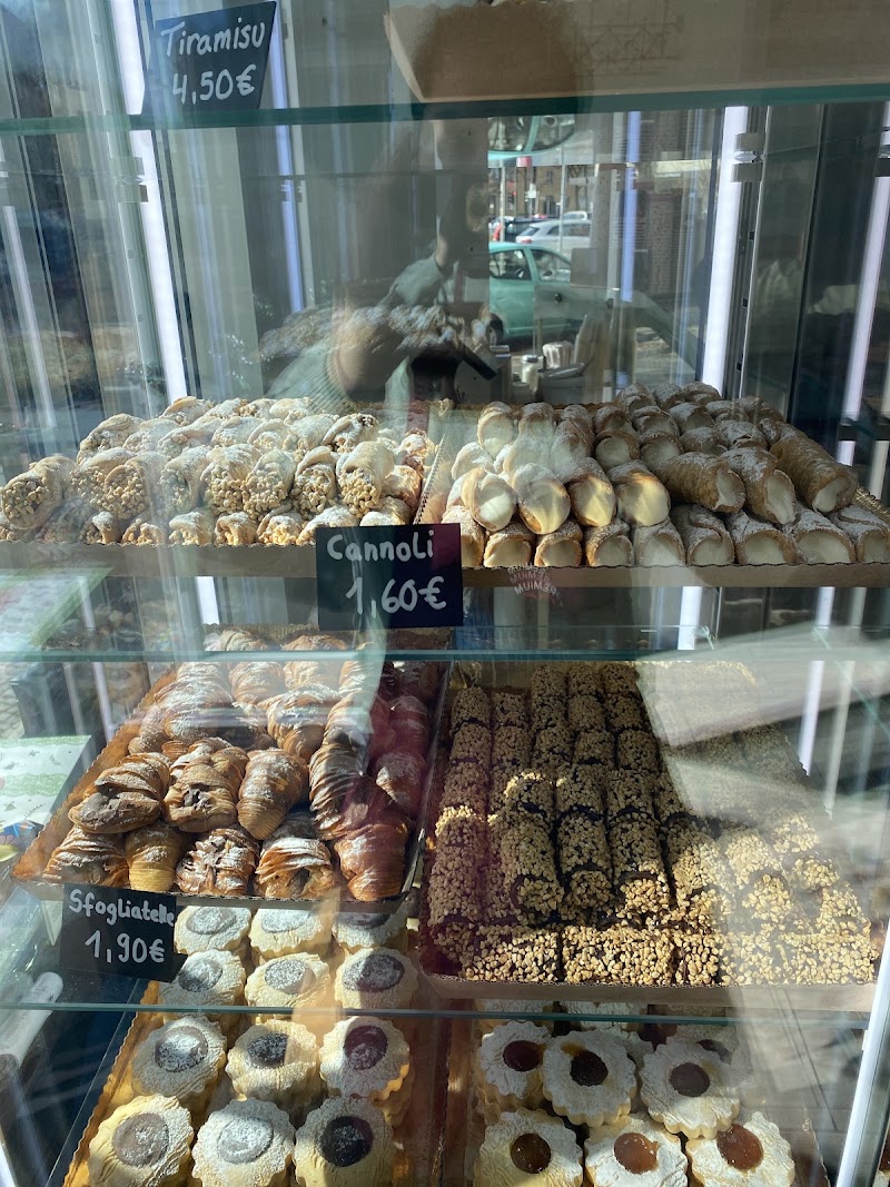 Lumia Gelato e Caffé exterior