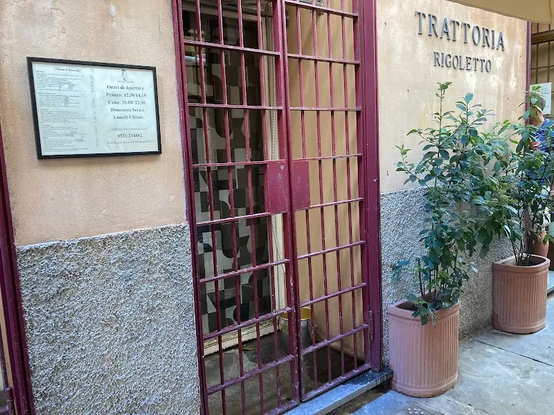 Rigoletto exterior