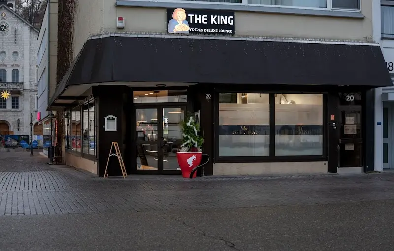 Crêpes Deluxe Lounge – THE KING exterior