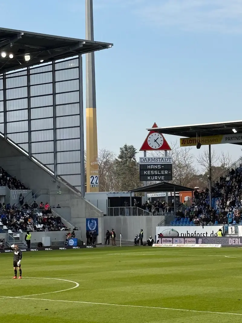 Dugena-Uhr exterior