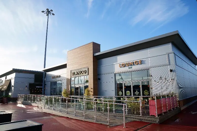 Blanco Lounge exterior