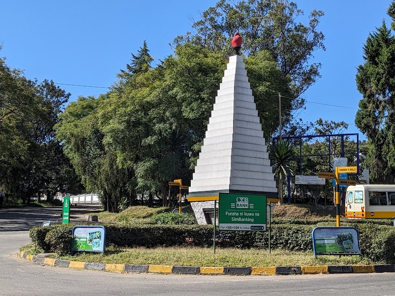 Mnara Wa Mashujaa (Mashujaa Monument) exterior