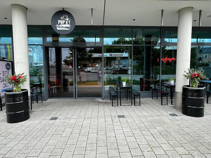 Pops Burger - Bad Cannstatt Sportsbar exterior