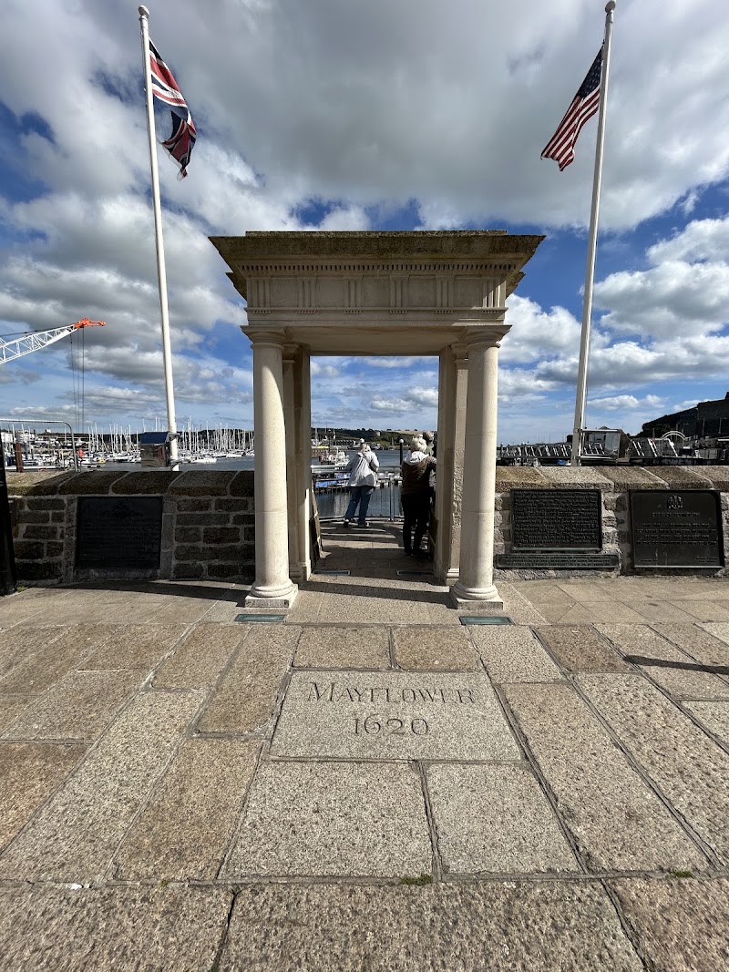 Mayflower Steps Memorial exterior