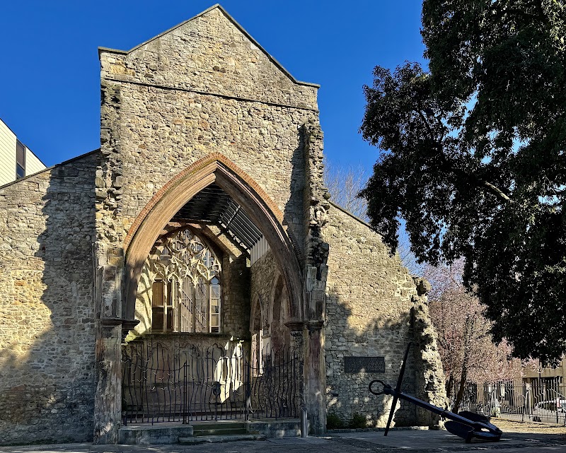 Holyrood Church exterior