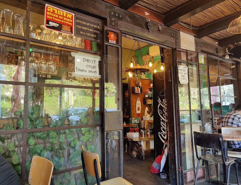 בלקינד בר exterior