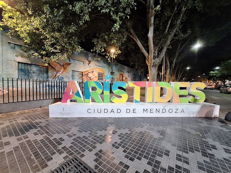 Paseo Aristides exterior
