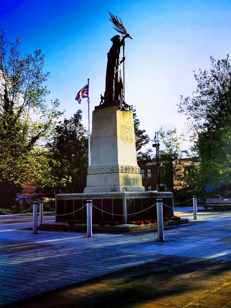 Crewe War Memorial exterior